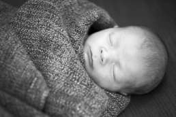 newborn shooting baby berlin homestory location zu hause fotoshooting 07